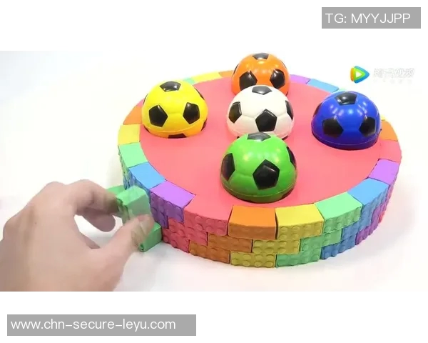 手工制作足球场的创意展示与技巧分享,带你领略独特的手工艺术魅力 手工制作足球场的创意展示与技巧分享,带你领略独特的手工艺术魅力