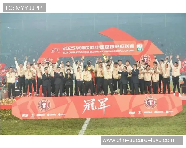 新蓝剑足球队勇夺冠军展现团队精神与拼搏精神的辉煌历程 新蓝剑足球队勇夺冠军展现团队精神与拼搏精神的辉煌历程