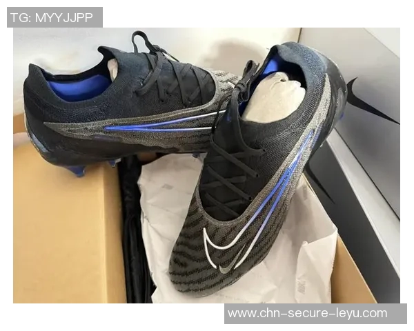 选择适合的足球鞋防滑设计提升场上表现与安全性分析